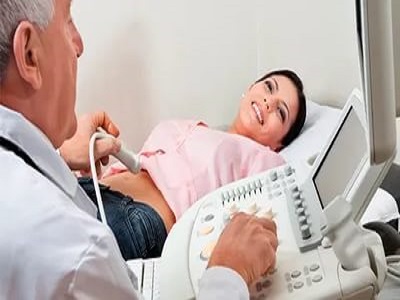 Женщинам при болях в животе и подозрениях на заболевания внутренних органов тоже могут назначить УЗИ органов брюшной полости